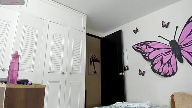 Snapshot of sweet_amalia4 chatting on October 20, 7:03 pm sweet amalia4 online show from October 20, 7:03 pm