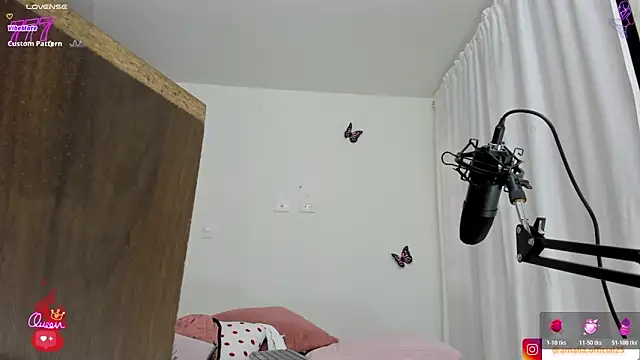 Snapshot of sweet_amalia4 chatting on April 18, 11:05 pm sweet amalia4 online show from April 18, 11:05 pm