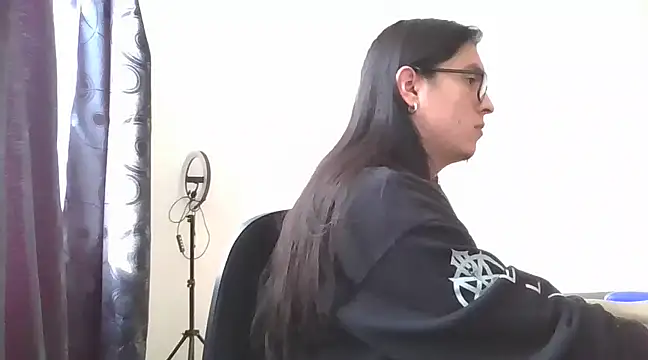 Snapshot of Pitton031 chatting on February 26, 9:27 pm Pitton031 online show from February 26, 9:27 pm