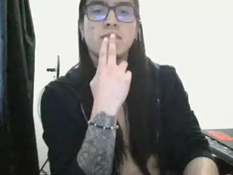 Snapshot of Pitton031 chatting on March 5, 10:54 pm Pitton031 online show from March 5, 10:54 pm