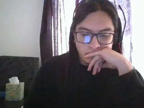 Snapshot of Pitton031 chatting on December 22, 9:23 pm Pitton031 online show from December 22, 9:23 pm