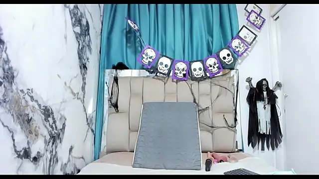 dafne queenn online show from October 20, 12:27 pm