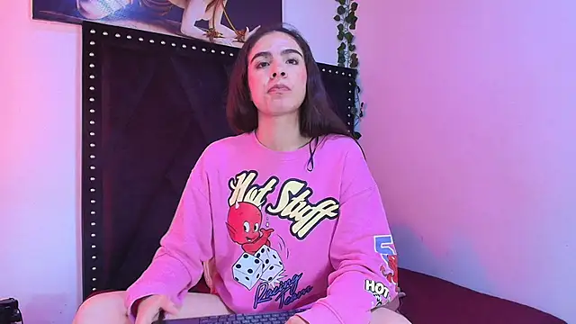 dafne queenn online show from November 15, 12:45 pm