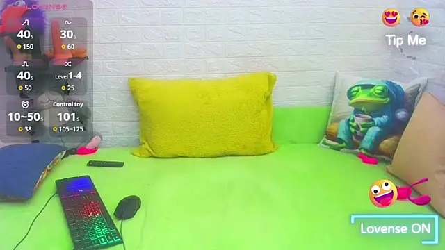 Snapshot of RedHousewife chatting on November 11, 10:04 am RedHousewife online show from November 11, 10:04 am