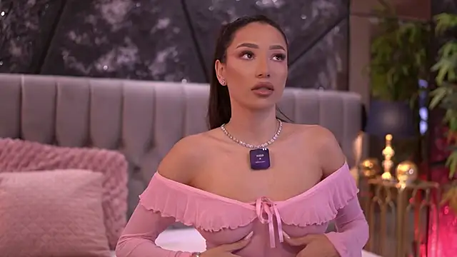 Snapshot of GinaValentinna chatting on May 13, 7:11 pm GinaValentinna online show from May 13, 7:11 pm