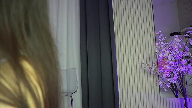 Snapshot of KatelynSparks chatting on June 4, 5:46 am KatelynSparks online show from June 4, 5:46 am