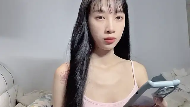 Snapshot of Lili-2 chatting on July 4, 4:46 pm Lili-2 online show from July 4, 4:46 pm