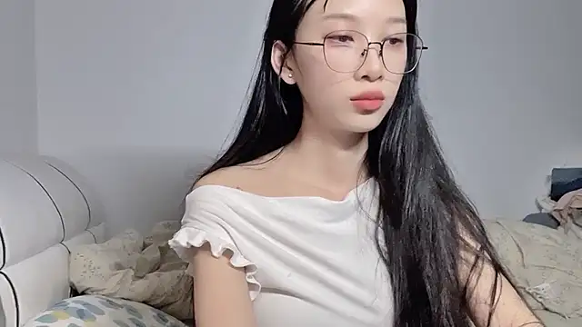 Snapshot of Lili-2 chatting on July 8, 2:21 pm Lili-2 online show from July 8, 2:21 pm