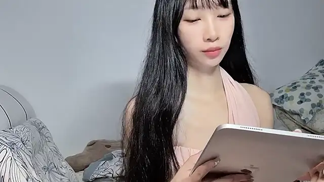 Snapshot of Lili-2 chatting on July 18, 1:37 pm Lili-2 online show from July 18, 1:37 pm