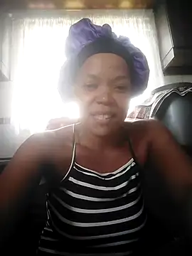 Snapshot of Feathergal69_ chatting on December 7, 7:49 am Feathergal69 online show from December 7, 7:49 am