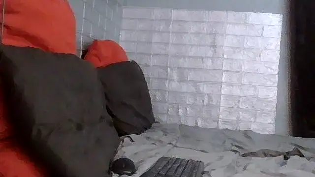 Snapshot of Feathergal69_ chatting on February 18, 8:21 am Feathergal69 online show from February 18, 8:21 am