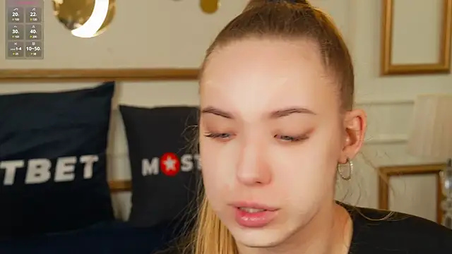 Julia  Star  online show from December 18, 11:45 am