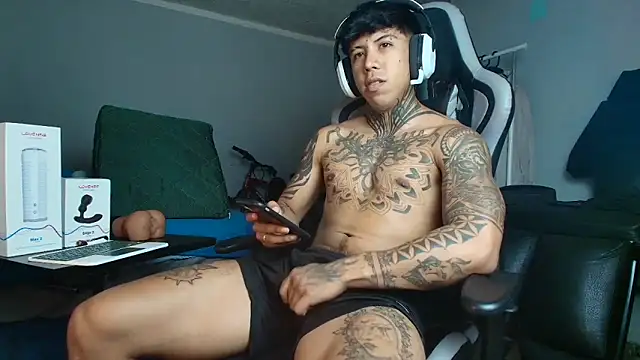 Nickhot0609 online show from September 15, 8:20 pm