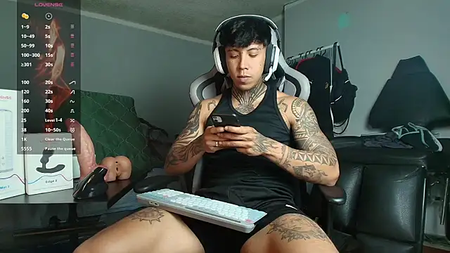 Nickhot0609 online show from September 22, 11:40 pm