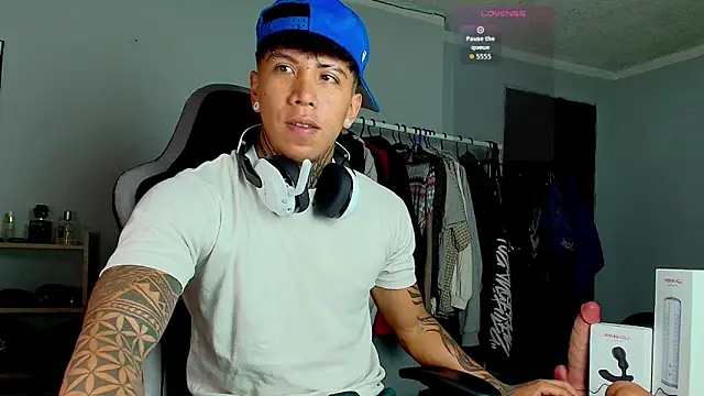 Nickhot0609 online show from October 3, 11:18 am