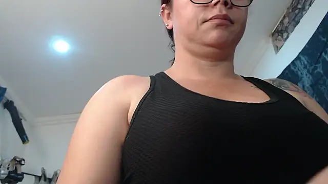 Snapshot of Madame_Shein_ chatting on March 21, 5:27 pm Madame Shein online show from March 21, 5:27 pm