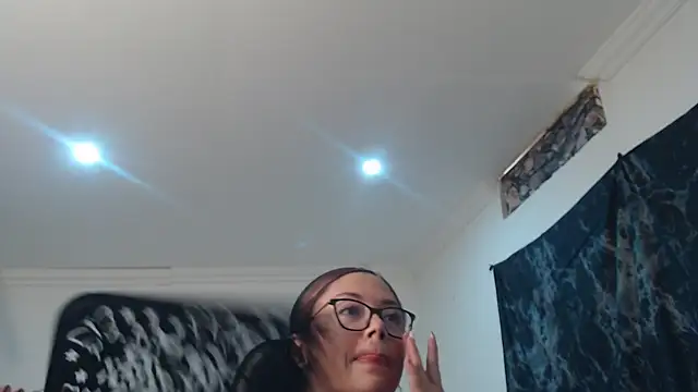 Snapshot of Madame_Shein_ chatting on March 31, 8:42 pm Madame Shein online show from March 31, 8:42 pm