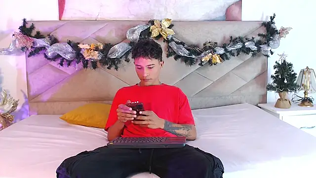 Snapshot of Edward_Milleer chatting on December 7, 3:04 am Edward Milleer online show from December 7, 3:04 am