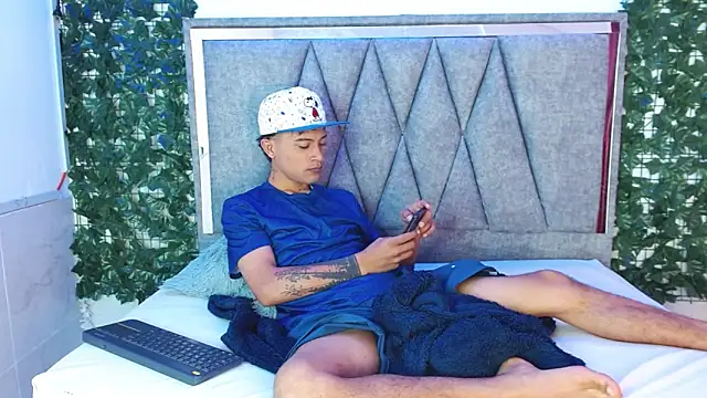 Snapshot of Edward_Milleer chatting on December 14, 4:09 pm Edward Milleer online show from December 14, 4:09 pm