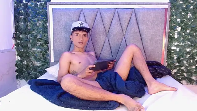 Snapshot of Edward_Milleer chatting on December 15, 2:48 pm Edward Milleer online show from December 15, 2:48 pm