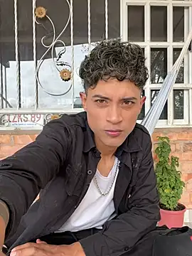 Snapshot of Edward_Milleer chatting on January 1, 7:53 pm Edward Milleer online show from January 1, 7:53 pm