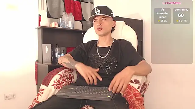 Snapshot of Edward_Milleer chatting on September 20, 2:40 pm Edward Milleer online show from September 20, 2:40 pm