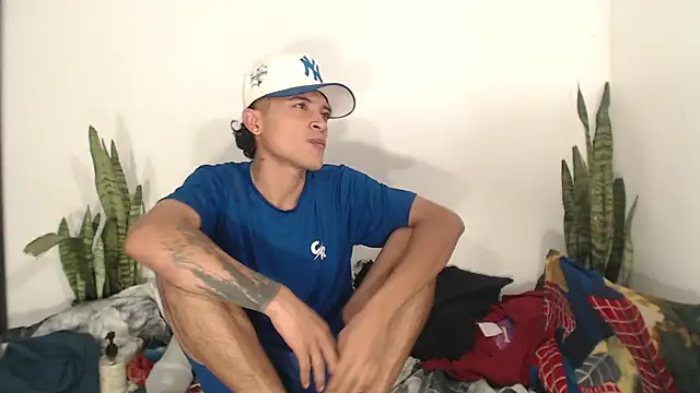 Snapshot of Edward_Milleer chatting on October 6, 1:47 am Edward Milleer online show from October 6, 1:47 am