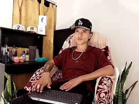 Snapshot of Edward_Milleer chatting on October 26, 3:34 am Edward Milleer online show from October 26, 3:34 am