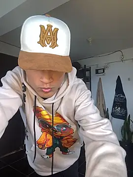 Snapshot of Edward_Milleer chatting on October 27, 4:11 pm Edward Milleer online show from October 27, 4:11 pm