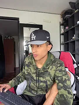 Snapshot of Edward_Milleer chatting on November 4, 4:28 pm Edward Milleer online show from November 4, 4:28 pm