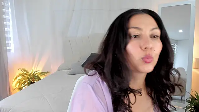 karla paradise  online show from November 27, 7:05 pm