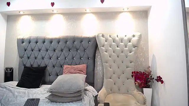 Melodi Roux online show from March 13, 6:45 pm