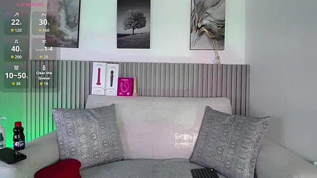 Snapshot of Melodi_Roux chatting on June 4, 1:39 pm Melodi Roux online show from June 4, 1:39 pm