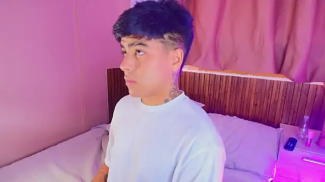 kiing azahell online show from January 9, 7:59 pm