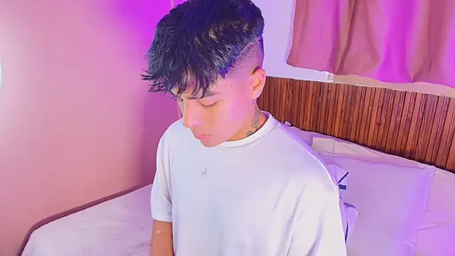 kiing azahell online show from March 9, 9:41 pm