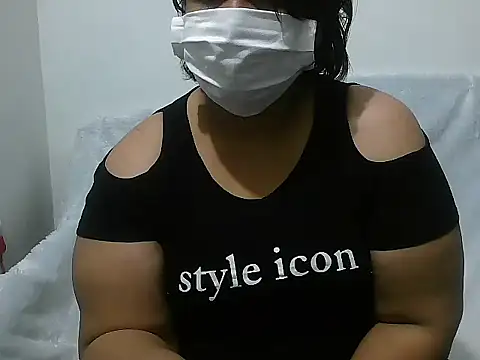 Snapshot of Queen_of_boobs01 chatting on December 31, 2:58 pm Queen of boobs01 online show from December 31, 2:58 pm