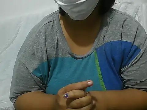 Snapshot of Queen_of_boobs01 chatting on January 8, 5:48 pm Queen of boobs01 online show from January 8, 5:48 pm