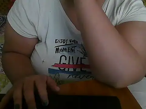 Snapshot of Queen_of_boobs01 chatting on January 16, 9:05 am Queen of boobs01 online show from January 16, 9:05 am