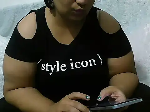 Snapshot of Queen_of_boobs01 chatting on January 19, 2:17 pm Queen of boobs01 online show from January 19, 2:17 pm