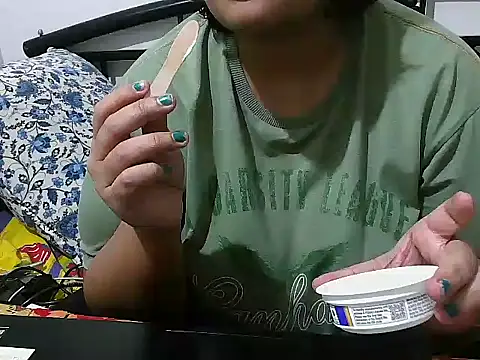 Snapshot of Queen_of_boobs01 chatting on January 21, 6:12 pm Queen of boobs01 online show from January 21, 6:12 pm