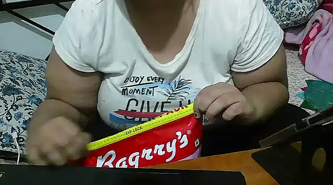 Snapshot of Queen_of_boobs01 chatting on February 1, 6:40 pm Queen of boobs01 online show from February 1, 6:40 pm