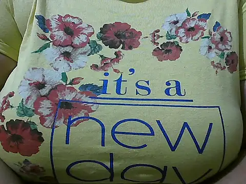 Snapshot of Queen_of_boobs01 chatting on February 14, 5:14 pm Queen of boobs01 online show from February 14, 5:14 pm