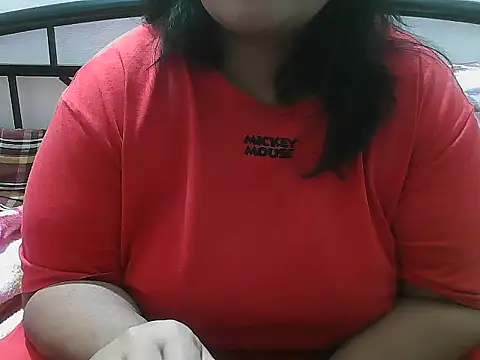 Snapshot of Queen_of_boobs01 chatting on December 3, 9:24 pm Queen of boobs01 online show from December 3, 9:24 pm