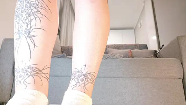 Yuriko May online show from October 13, 4:18 pm