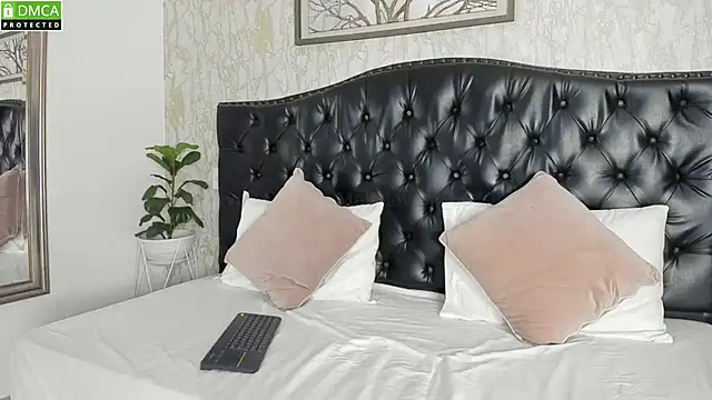 Snapshot of MattDevon chatting on February 20, 7:41 pm MattDevon online show from February 20, 7:41 pm