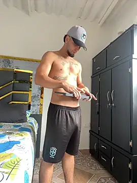 Snapshot of MattDevon chatting on September 17, 6:20 pm MattDevon online show from September 17, 6:20 pm