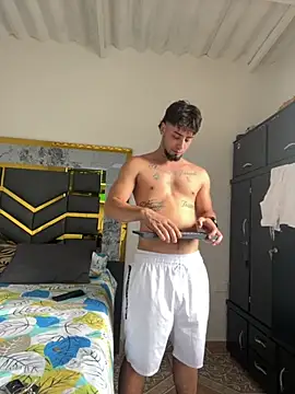 Snapshot of MattDevon chatting on September 18, 8:44 pm MattDevon online show from September 18, 8:44 pm