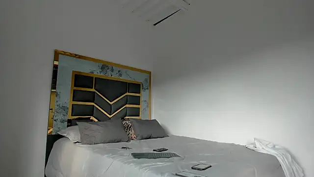 Snapshot of MattDevon chatting on October 2, 9:11 pm MattDevon online show from October 2, 9:11 pm