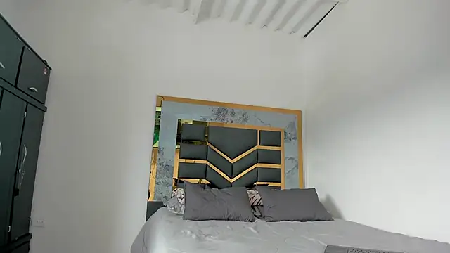 Snapshot of MattDevon chatting on October 3, 5:10 pm MattDevon online show from October 3, 5:10 pm