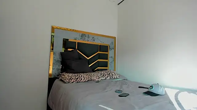 Snapshot of MattDevon chatting on October 6, 9:23 pm MattDevon online show from October 6, 9:23 pm